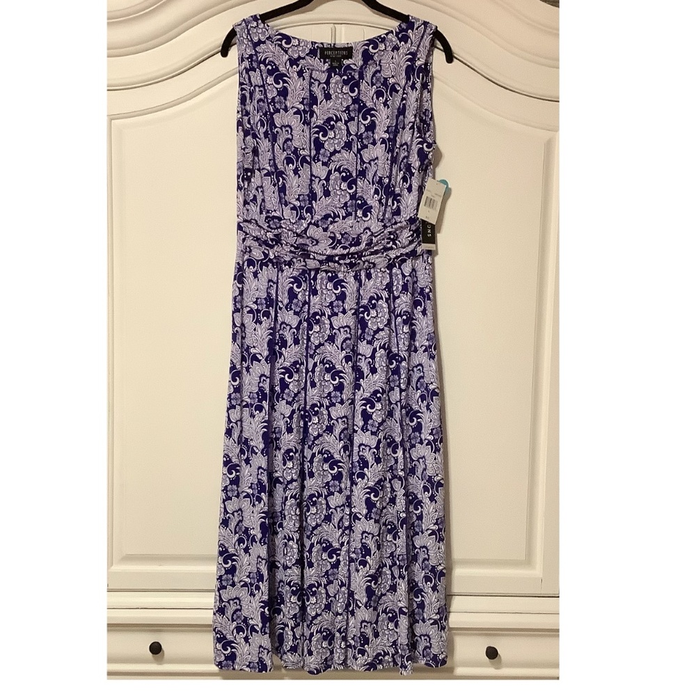 Gorgeous NWT Purple/White print Size L Reflections New York Sleeveless Dress